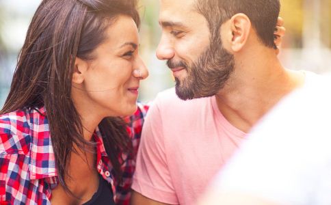 ���Ը����㡱ĪС�� ��ɫ��V��������޵�Ӱ��