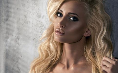 ���Ը����㡱ĪС�� ��ɫ��V��������޵�Ӱ��