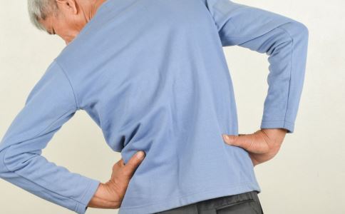 ���׳�����ˮ�����ж������ײ��ܳ�ʲôˮ��