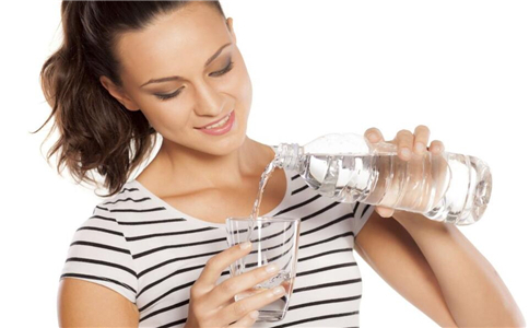 �糿�ո���ˮ�Ƕ��Ǵ� �糿��ˮ�кκô�