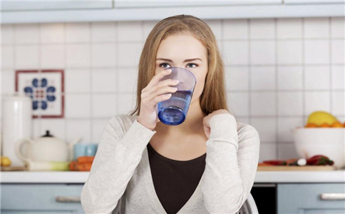 �糿�ո���ˮ�Ƕ��Ǵ� �糿��ˮ�кκô�