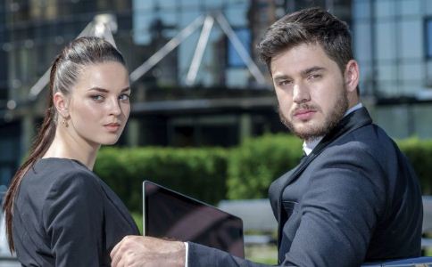 Ella����СŮ����̨�帻����˹�趩��