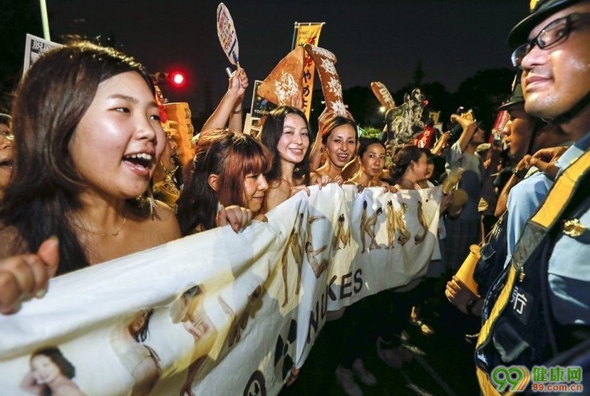 �ձ�Ů�Գ���μӷ��˵����У���ͼ��