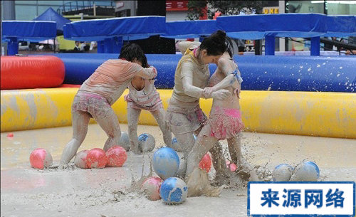 �����ཬ�������޾��� Ů�ӳ�������ˤ�ǣ�ͼ��