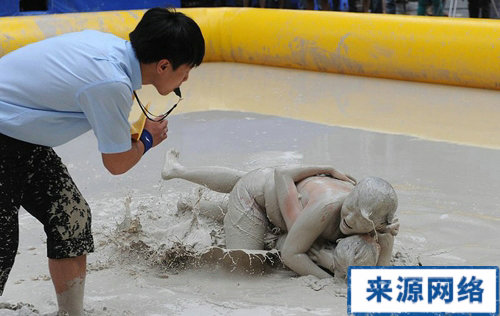 �����ཬ�������޾��� Ů�ӳ�������ˤ�ǣ�ͼ��