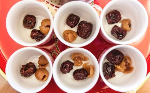 �¾���������Ϊʲô���к�ɫ������