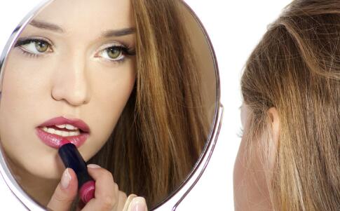 ����ɫ���󲻰���4��