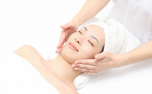 Ů����ô���Լ����� �Ŀ���������������ɫ