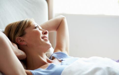 �����ڷ��ڵ�ʳ�� Ů�˳������ǵ����ڷ���