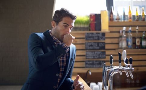 何炅私照曝与娇妻王菁十年前相识