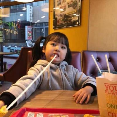 �е�Ƥ���е���ĸ�Цǩ����Ĭ��Ȥ