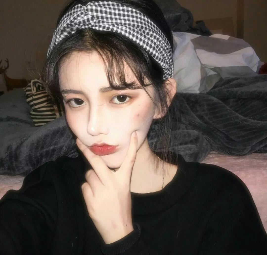 ��Լ����Ů������ǩ������