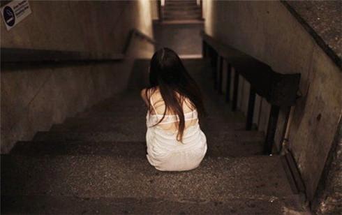 好听伤感的英文个性签名带翻译 我和影子述说寂寞