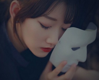 好听伤感的个性签名 爱被雨淋成沙漏