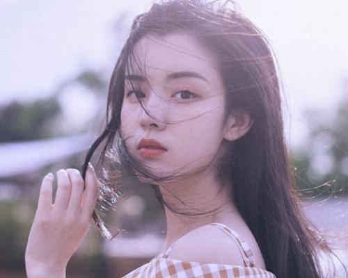 简单伤感的爱情个性签名 做不了你心上人