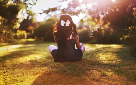 ���з����Ψ���˸з�Ů��Ӣ�Ķ̾�ǩ��