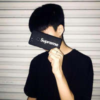 ����ǩ����������һ���׵İ���С����