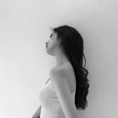 ���ڸ��Ժڰ�Ů��ͷ��-