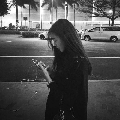 ���ڸ��Ժڰ�Ů��ͷ��-