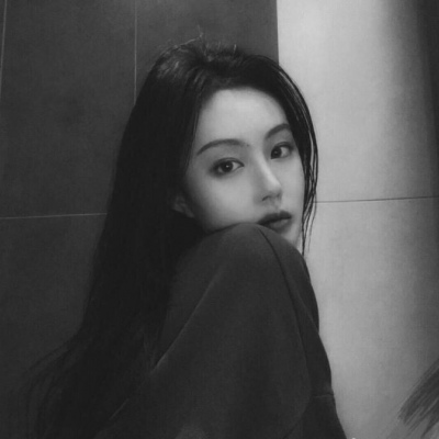 ���ڸ��Ժڰ�Ů��ͷ��-