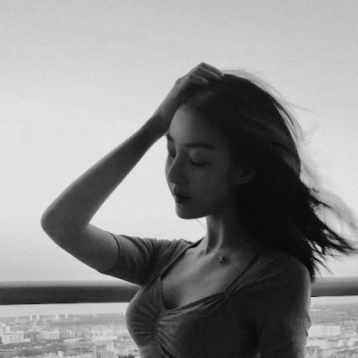 ���ڸ��Ժڰ�Ů��ͷ��-