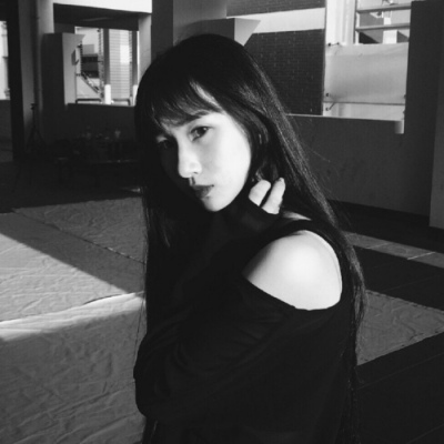 ���ڸ��Ժڰ�Ů��ͷ��-