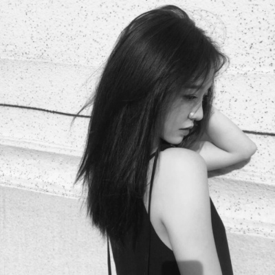 ���ڸ��Ժڰ�Ů��ͷ��-