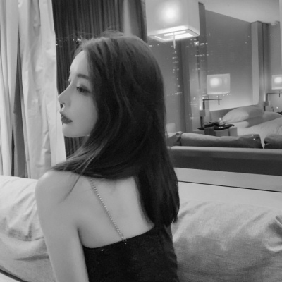 ���ڸ��Ժڰ�Ů��ͷ��-