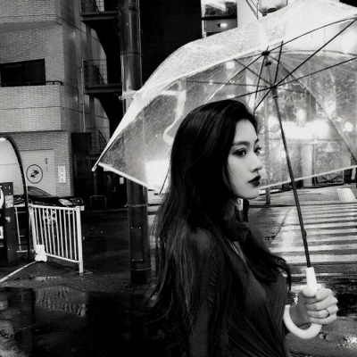 ���ڸ��Ժڰ�Ů��ͷ��-