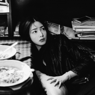 ���ڸ��Ժڰ�Ů��ͷ��-