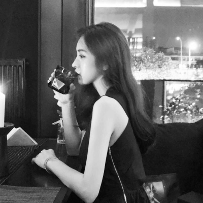 ���ڸ��Ժڰ�Ů��ͷ��-