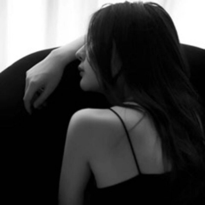 ���ڸ��Ժڰ�Ů��ͷ��-