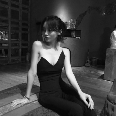 ���ڸ��Ժڰ�Ů��ͷ��-