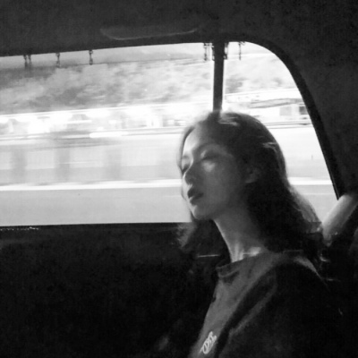 ���ڸ��Ժڰ�Ů��ͷ��-