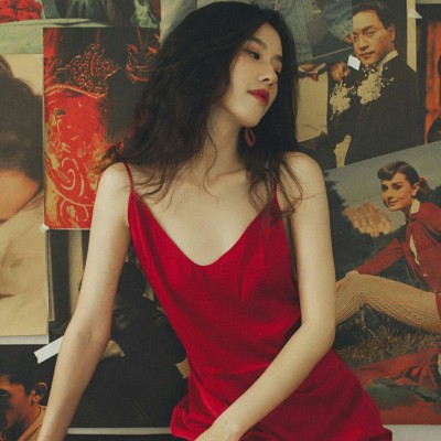 ����Ů����΢��ͷ��