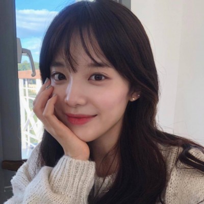 ����Ů����΢��ͷ��