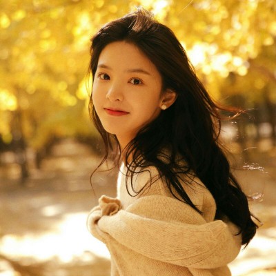 ����Ů����΢��ͷ��