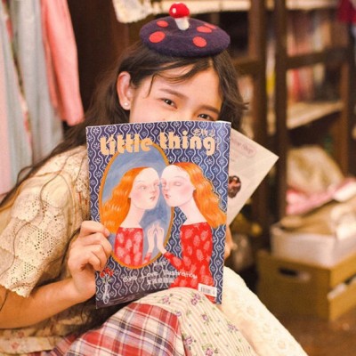 ����Ů����΢��ͷ��