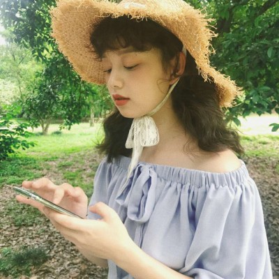 ����Ů����΢��ͷ��