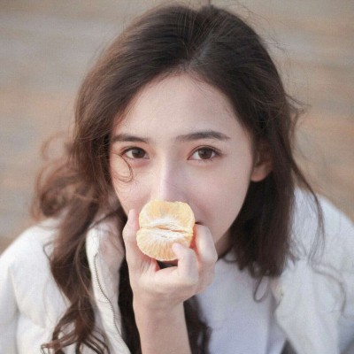 ����Ů����΢��ͷ��