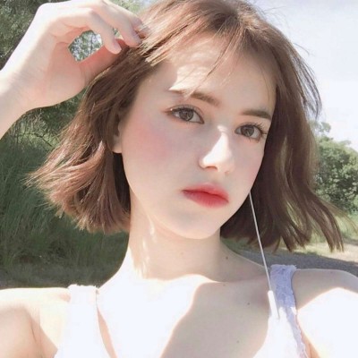 ����Ů����΢��ͷ��