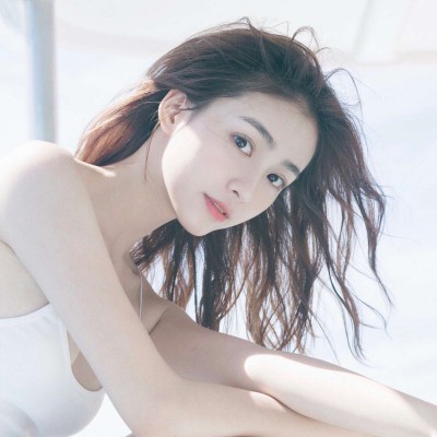 ����Ů����΢��ͷ��