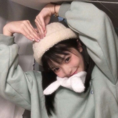 ����Ů����΢��ͷ��