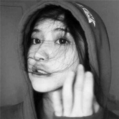 �������Ů���˸�ͷ��ڰ� ��һ����û�л�Ӧ