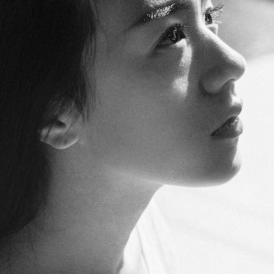 �������Ů���˸�ͷ��ڰ� ��һ����û�л�Ӧ