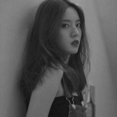 �������Ů���˸�ͷ��ڰ� ��һ����û�л�Ӧ