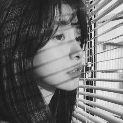 �������Ů���˸�ͷ��ڰ� ��һ����û�л�Ӧ