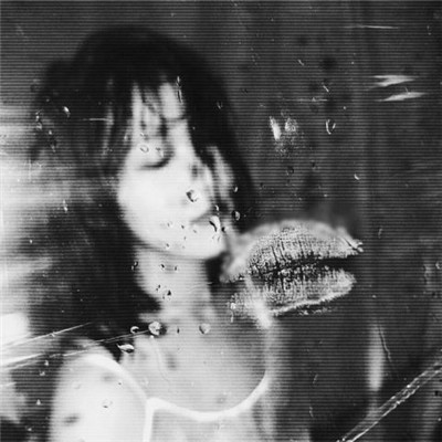 �������Ů���˸�ͷ��ڰ� ��һ����û�л�Ӧ