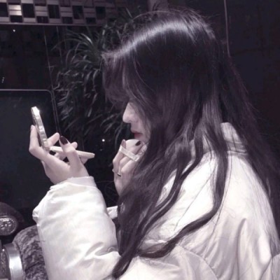 ����������Ů��΢��ͷ��