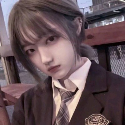 ����������Ů��΢��ͷ��